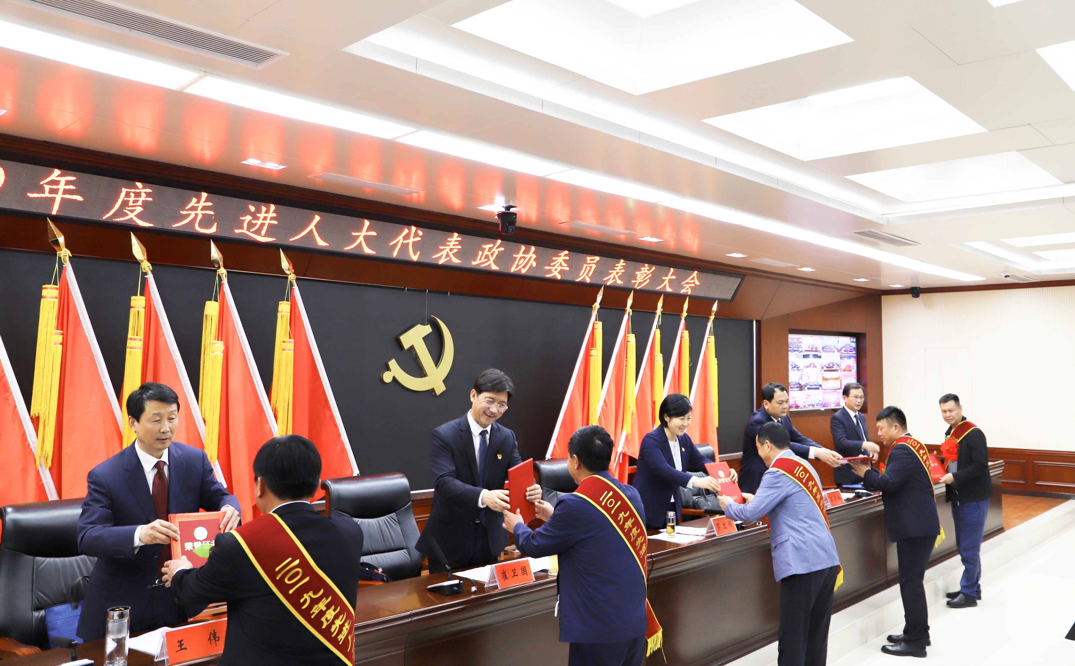 郸城县委表彰125名先进人大代表政协委员